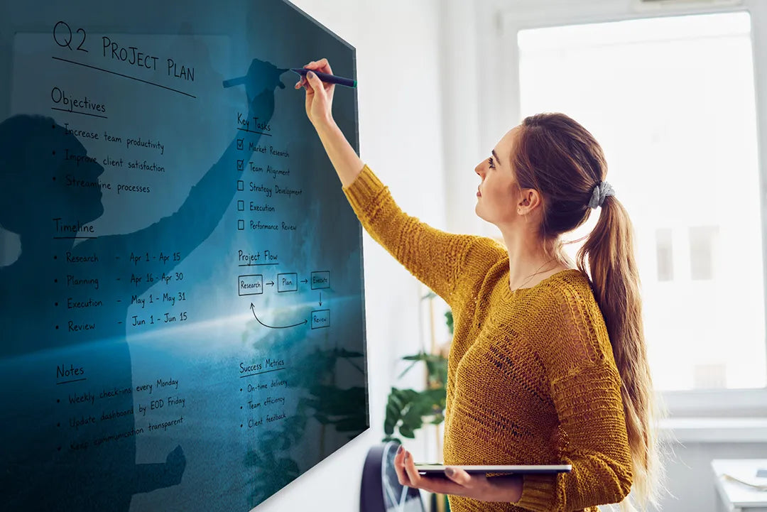 whiteboard-van-glas-magneetbord-donker-blauwe-achtergrond