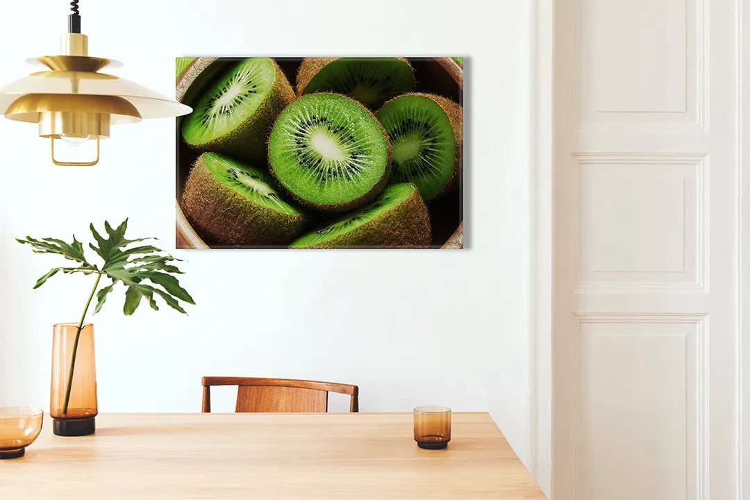 Kurkborden op canvas met verse kiwi in close-up – formaat 100 × 70 cm