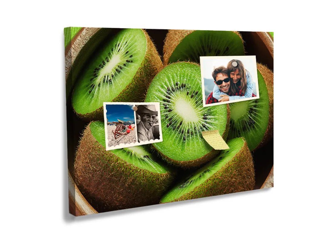 Kurkborden op canvas met verse kiwi in close-up – formaat 60 × 40 cm