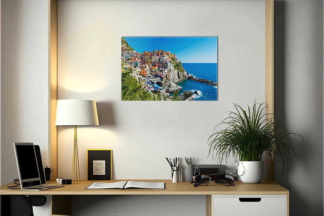 Kurkborden op canvas met kleurrijk kustdorp aan zee – formaat 140 × 100 cm