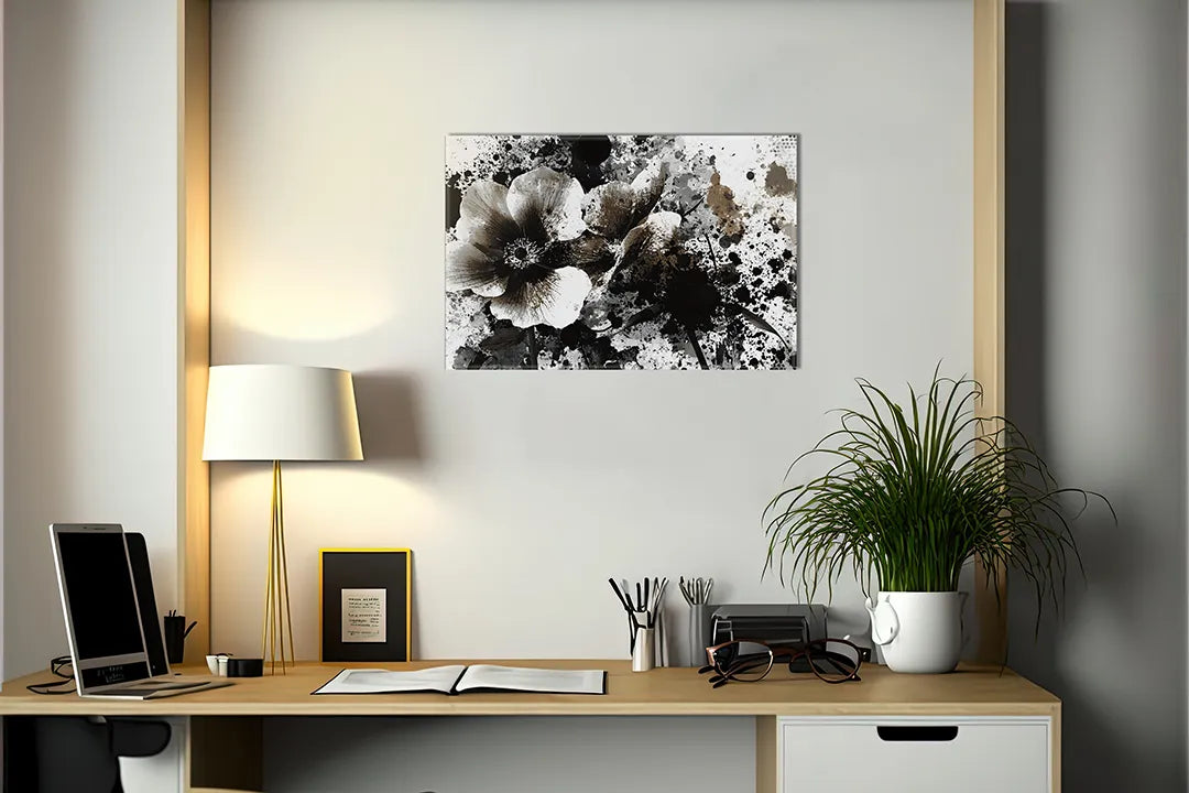 Kurkborden op canvas met zwart-witte bloem in inktspatten – formaat 140 × 100 cm