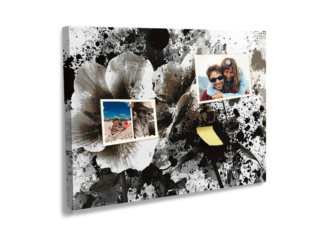 Kurkborden op canvas met zwart-witte bloem in inktspatten – formaat 60 × 40 cm