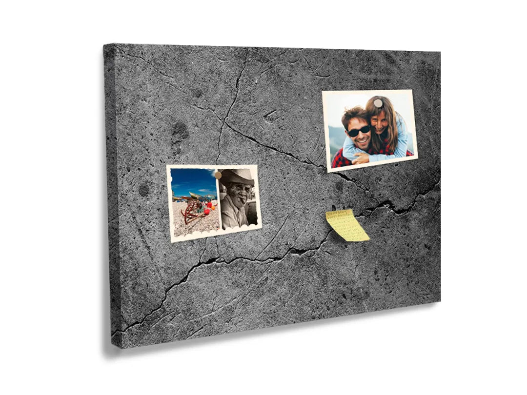 Kurkborden op canvas met donkere gebarsten betonwand – formaat 60 × 40 cm