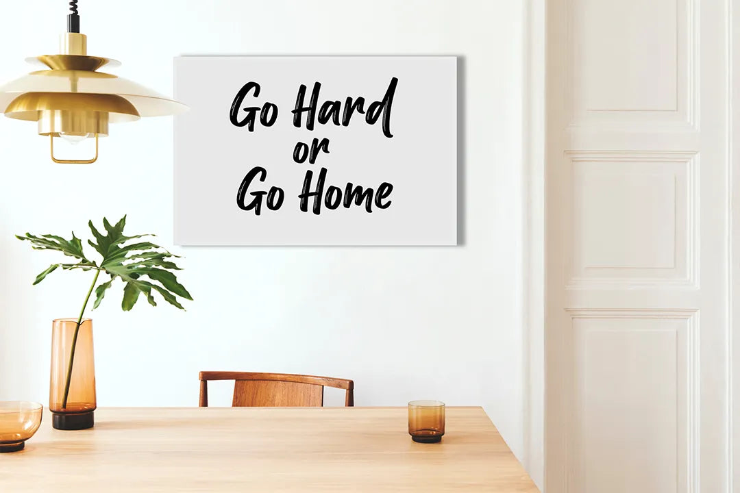 Kurkborden op canvas met quote ga hard of ga naar huis – formaat 100 × 70 cm