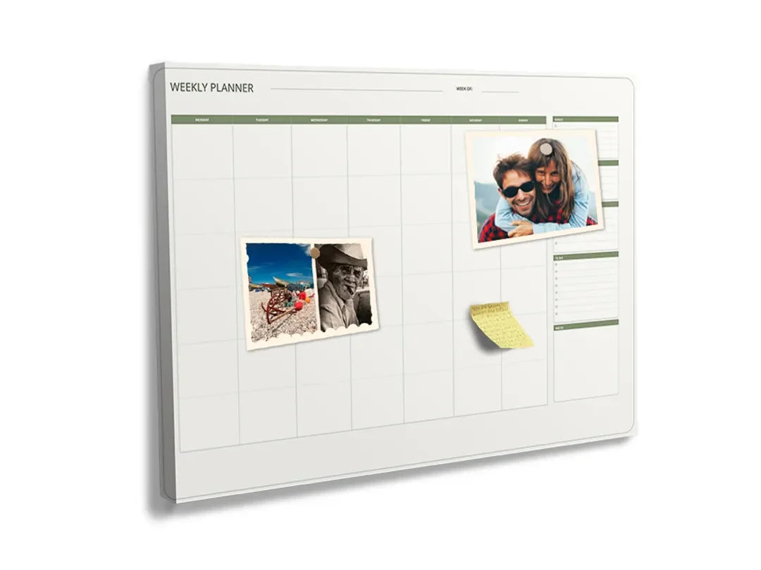 Kurkborden op canvas met strakke jaarplanner met groene lijnen – formaat 60 × 40 cm