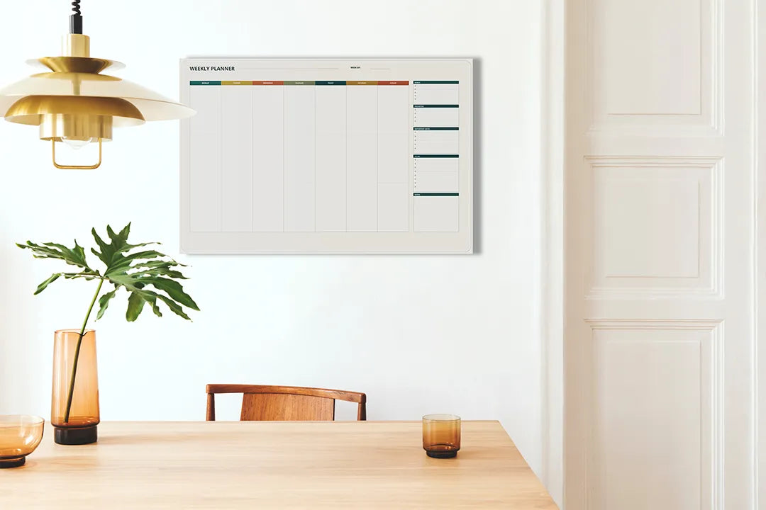 Kurkborden op canvas met jaarplanner met gekleurde maanden – formaat 100 × 70 cm