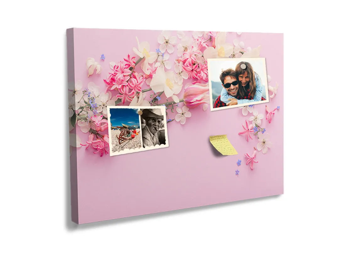 Kurkborden op canvas met roze bloemen op zachte achtergrond – formaat 60 × 40 cm
