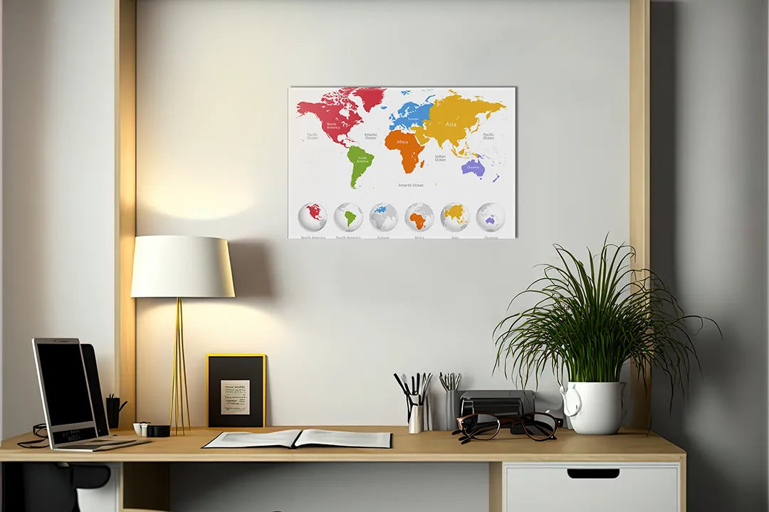 Kurkborden op canvas met kleurrijke wereldkaart met continenten – formaat 140 × 100 cm