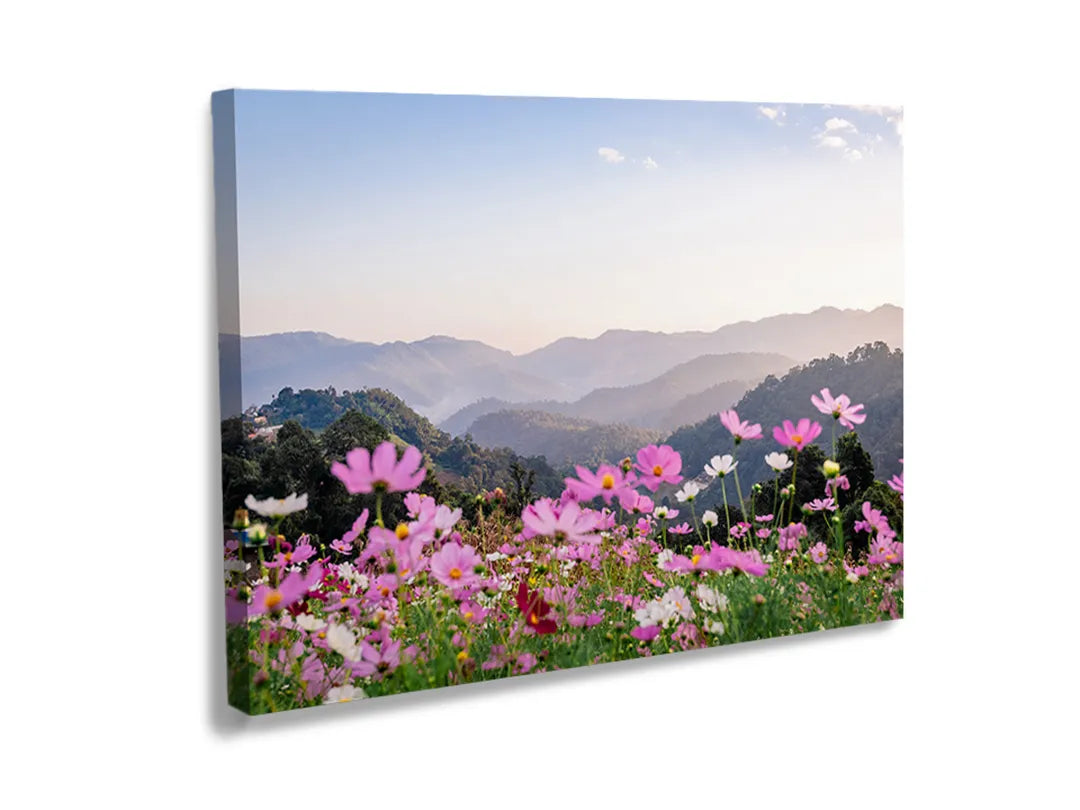 Kurkborden op canvas met bloemenweide met bergen – formaat 120 × 80 cm