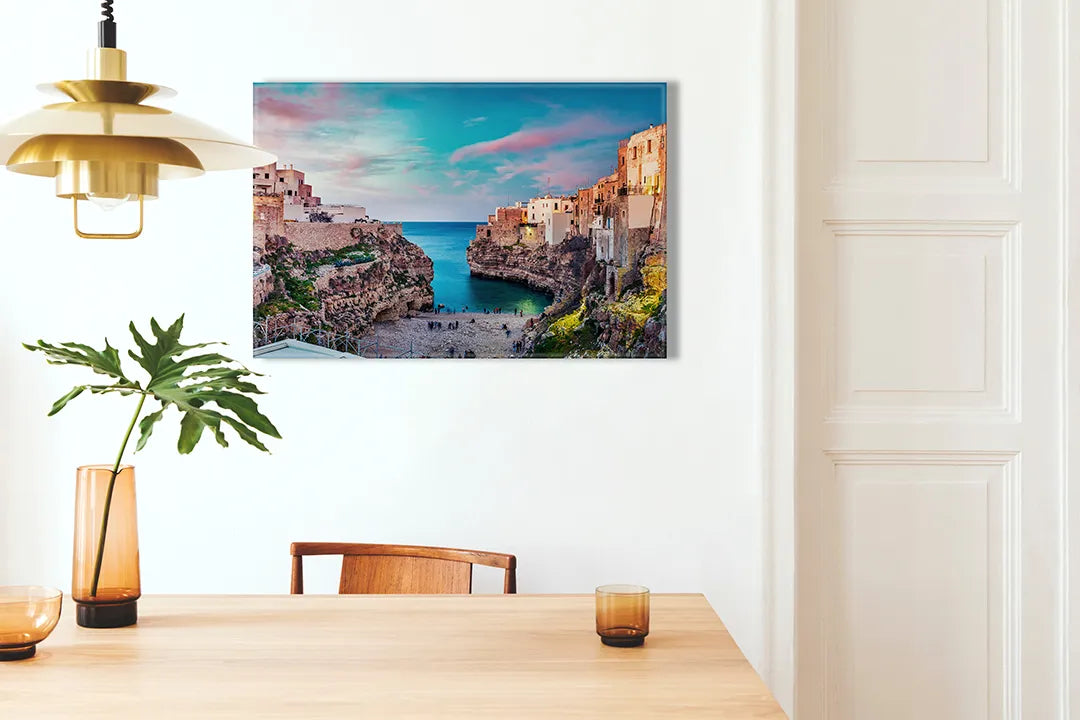 Kurkborden op canvas met kleurrijk mediterraan kustdorp – formaat 100 × 70 cm