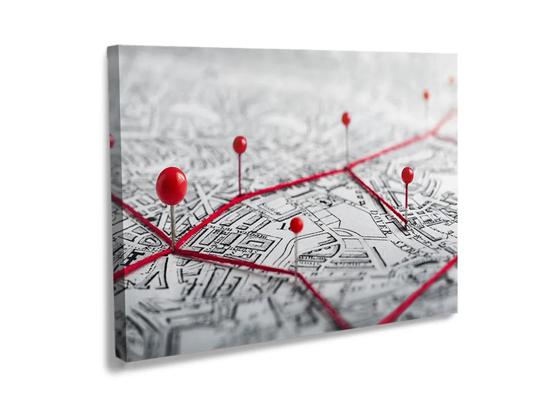 Kurkborden op canvas met stadskaart met rode locatiepinnen – formaat 120 × 80 cm