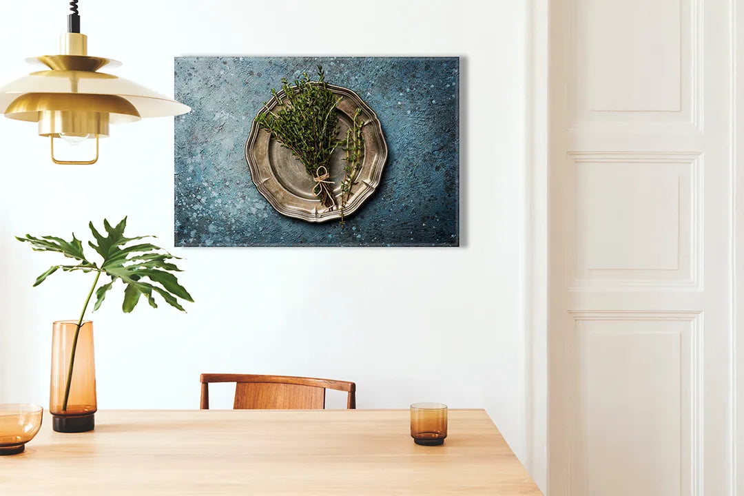 Kurkborden op canvas met miniatuur eiland in een glazen schaal – formaat 100 × 70 cm