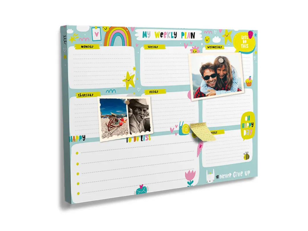 Kurkborden op canvas met kleurrijke gezinsweekplanner – formaat 60 × 40 cm
