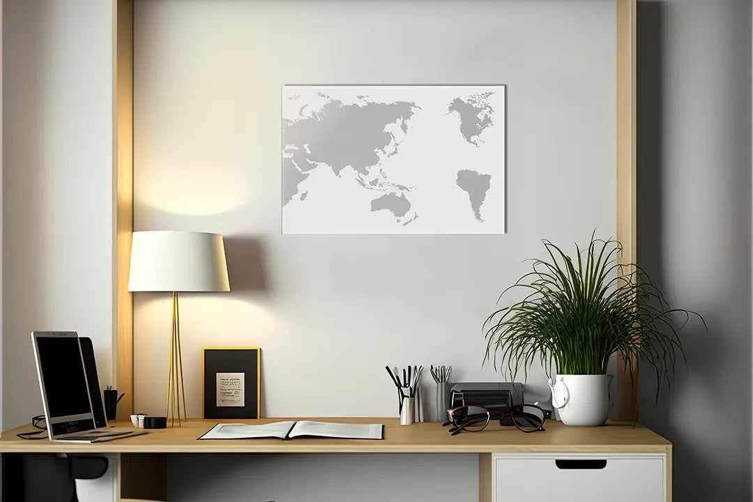 Kurkborden op canvas met lichtgrijze wereldkaart – formaat 140 × 100 cm
