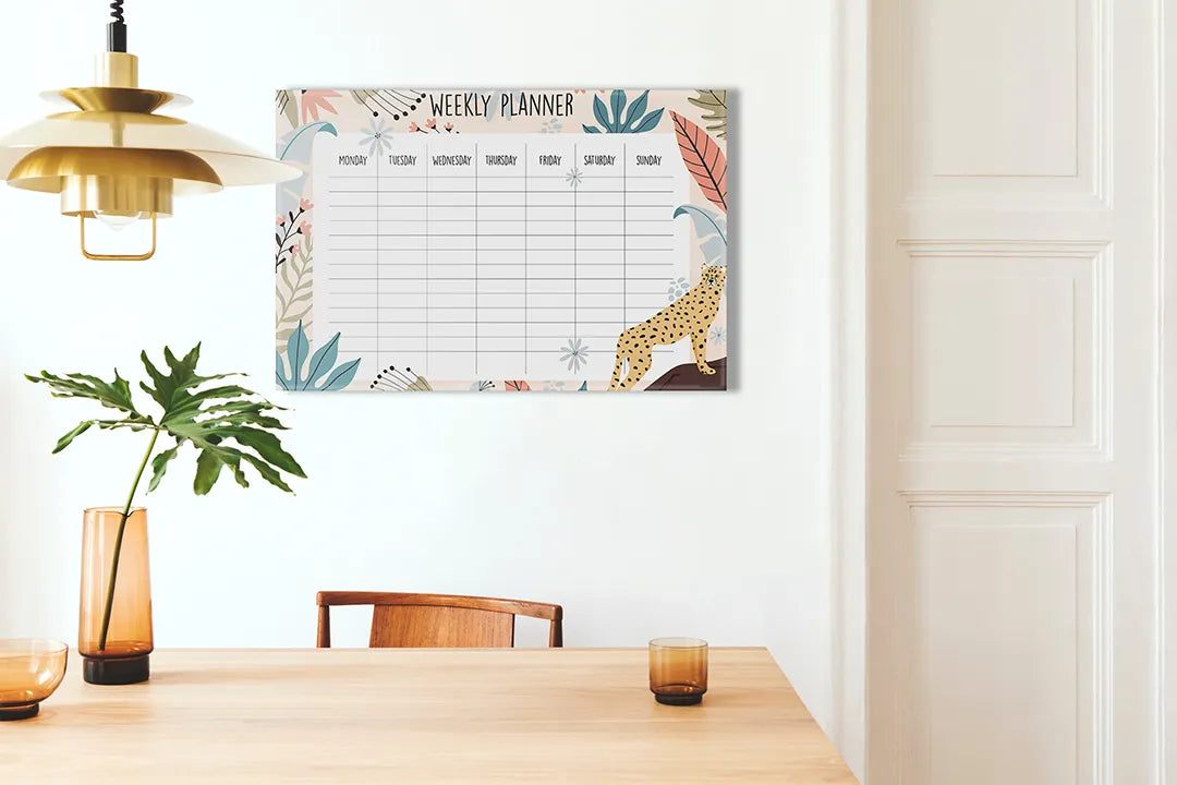 Kurkborden op canvas met safari weekplanner met giraffe – formaat 100 × 70 cm