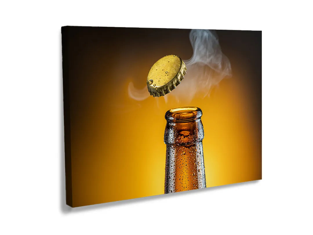 Kurkborden op canvas met bierfles met vliegende kroonkurk – formaat 120 × 80 cm