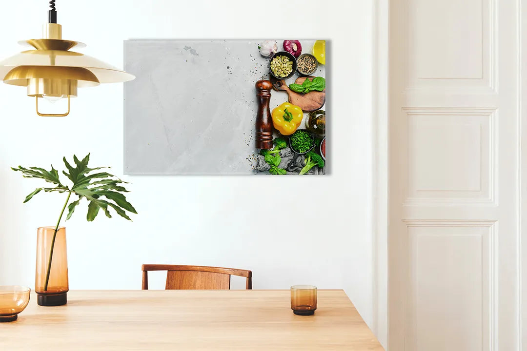 Kurkborden op canvas met kookingrediënten langs marmeren rand – formaat 100 × 70 cm