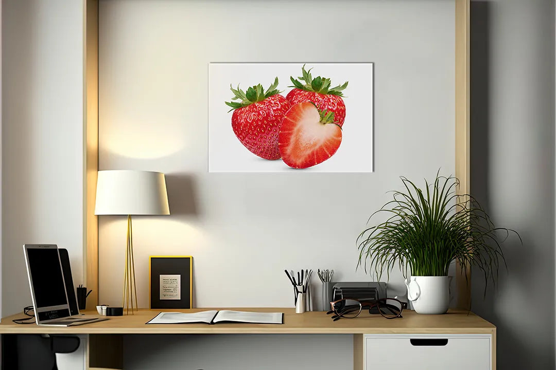 Kurkborden op canvas met verse aardbeien op witte achtergrond – formaat 140 × 100 cm