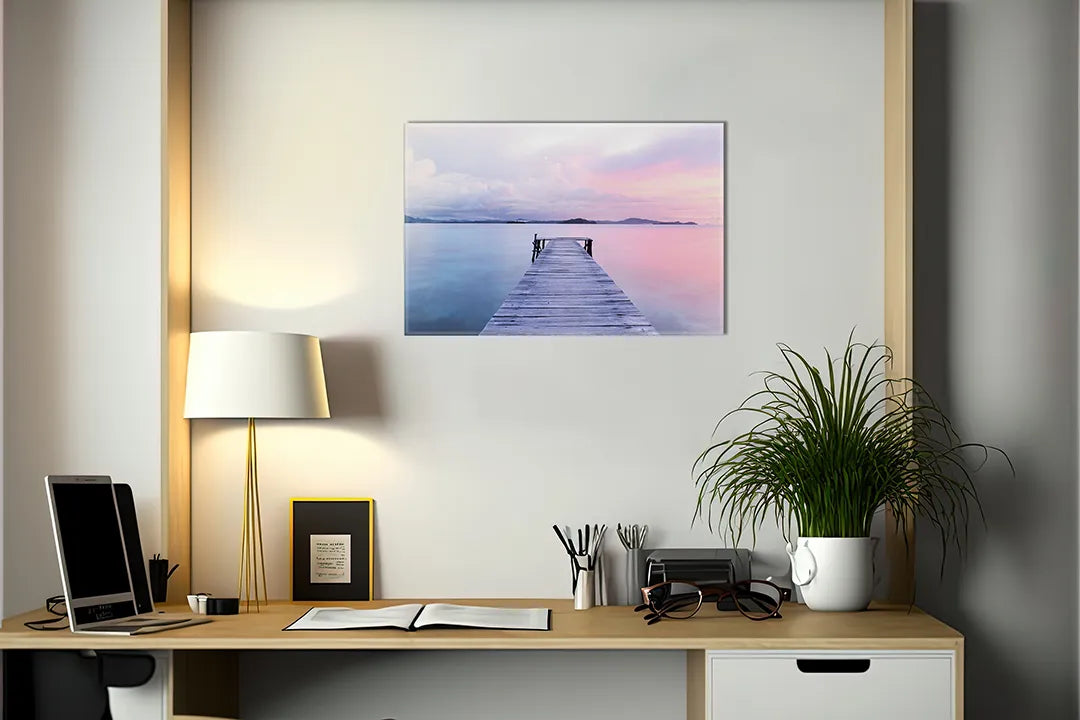 Kurkborden op canvas met houten steiger op pastelkleurig meer – formaat 140 × 100 cm