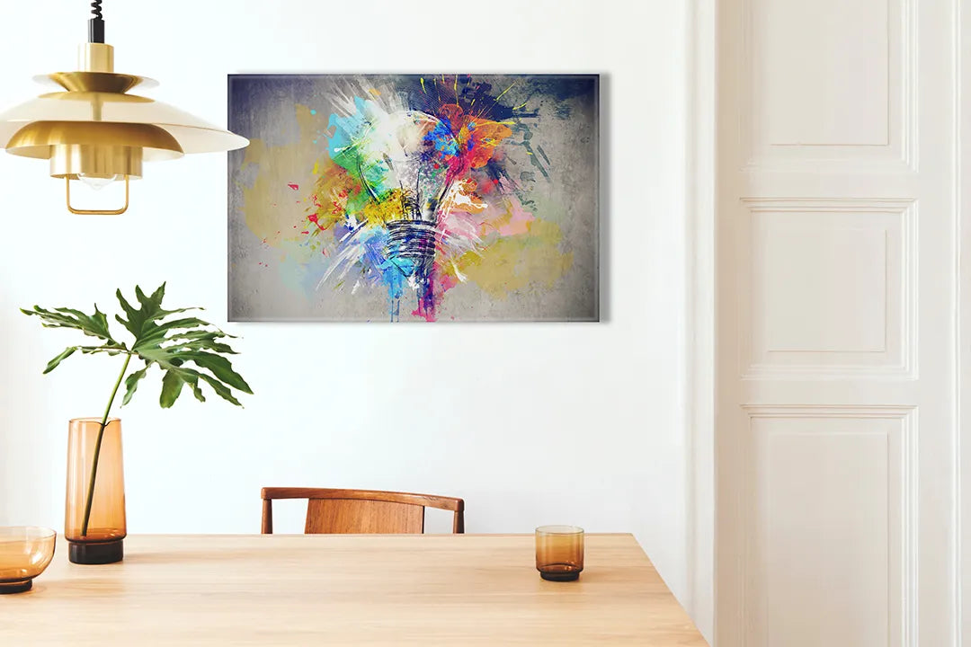 Kurkborden op canvas met kleurrijke abstracte gloeilamp – formaat 100 × 70 cm