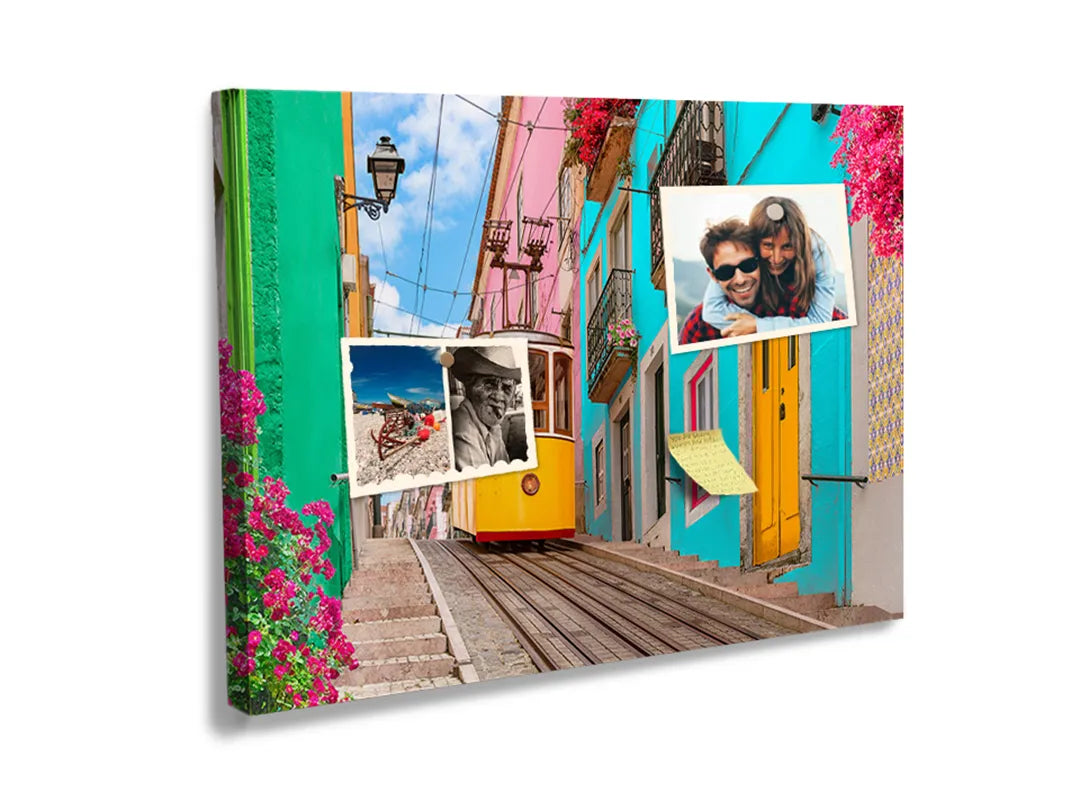 Kurkborden op canvas met kleurrijke straat met gele tram – formaat 60 × 40 cm