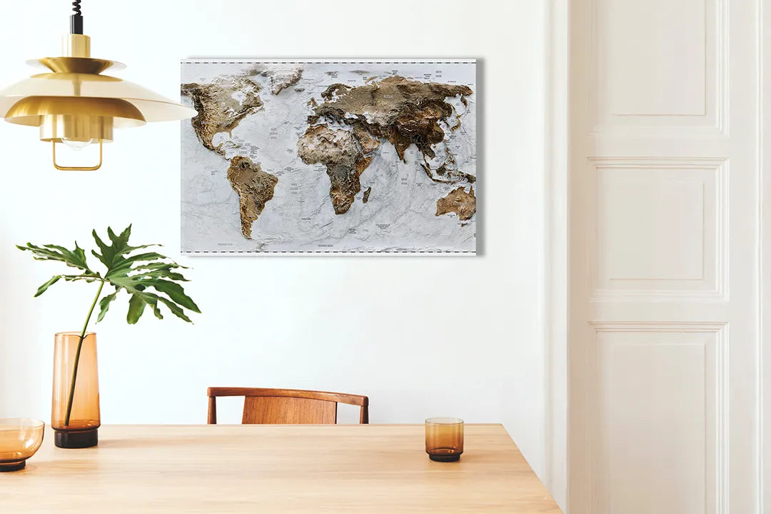 Kurkborden op canvas met luxe wereldkaart in goud en grijs – formaat 100 × 70 cm
