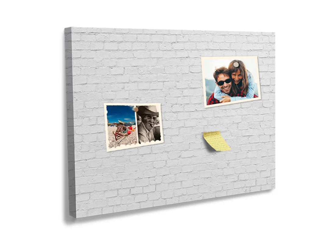 Kurkborden op canvas met witte bakstenen muurstructuur – formaat 60 × 40 cm