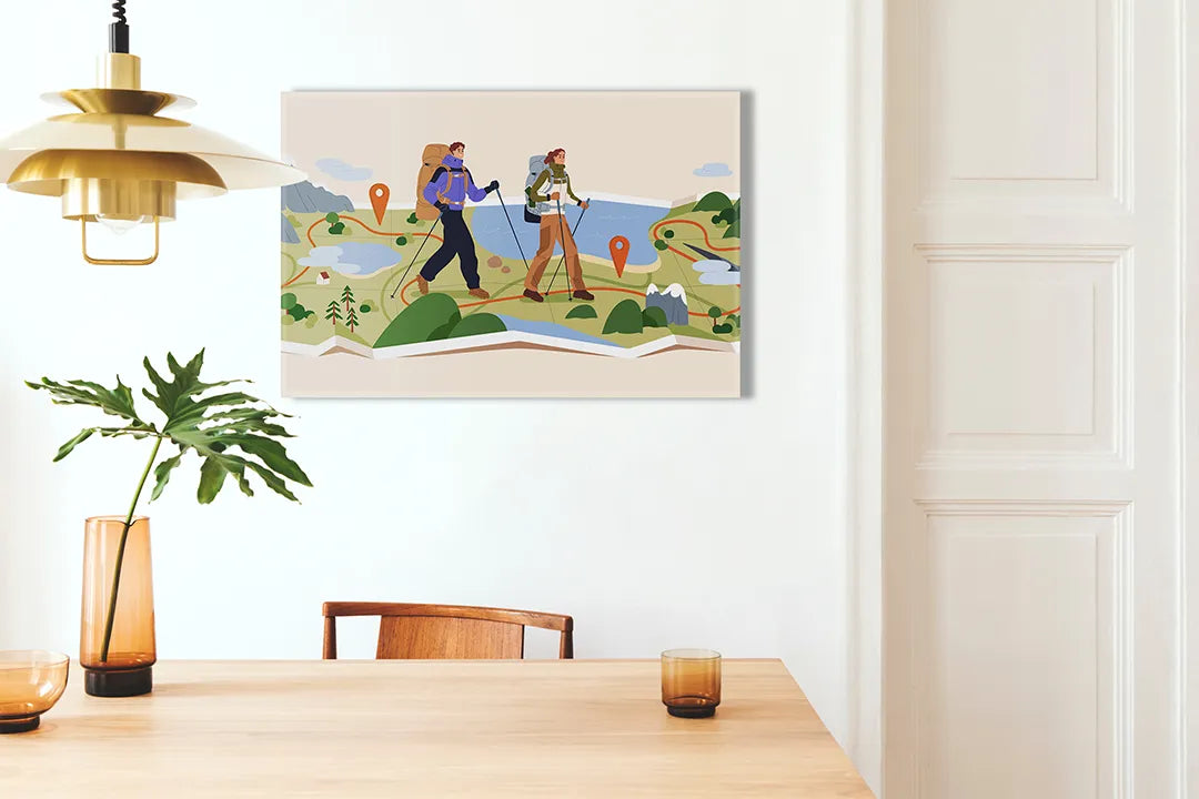 Kurkborden op canvas met wandelaars in een geïllustreerd landschap – formaat 100 × 70 cm