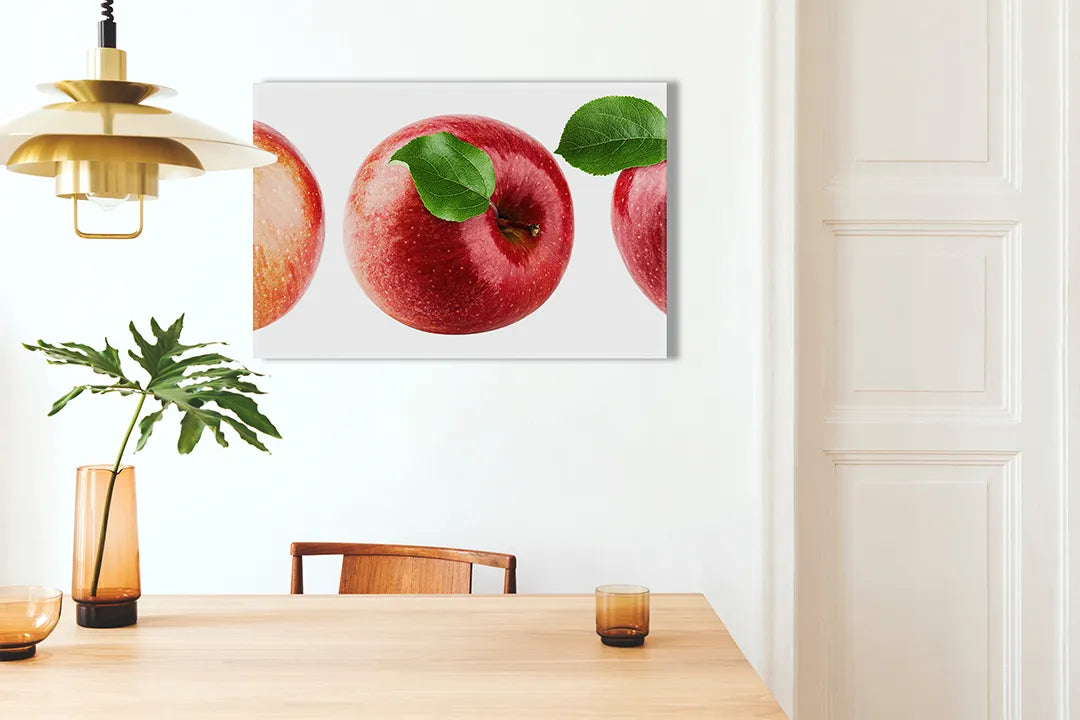 Kurkborden op canvas met rode appels op witte achtergrond – formaat 100 × 70 cm
